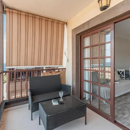 Atlantis 3 One Bedroom, Sea Front Apartament
