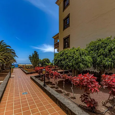 Atlantis 3 One Bedroom, Sea Front Appartement *