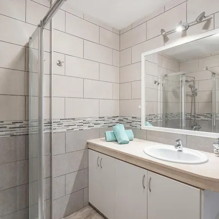 Appartement Atlantis 3 One Bedroom, Sea Front *