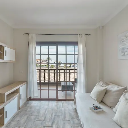 Atlantis 3 One Bedroom, Sea Front Appartement